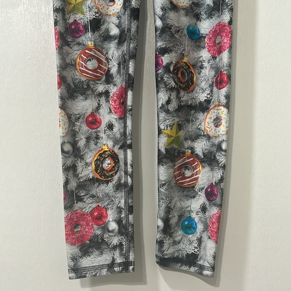 TEREZ LEGGIN DONUT ORNAMENT HOLIDAY  PRINT MID RISE WOMENS SZ MEDIUM - Picture 4 of 10